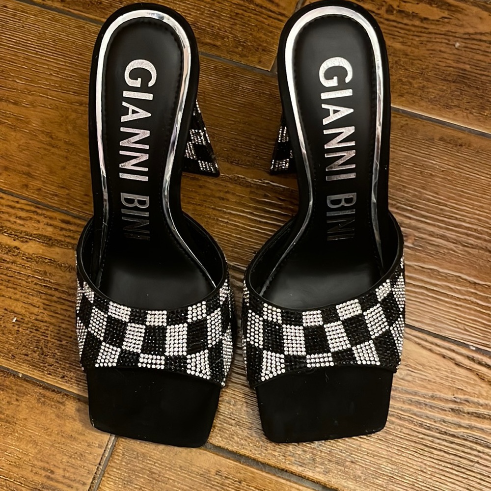 Gianni Binni Black and White Checkerboard Triangle Heel